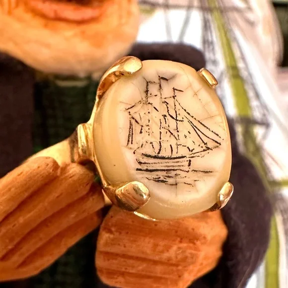 Antique Baby Beluga Whale Scrimshaw Tooth Ring WMS SZ 7 - Picture 11 of 16